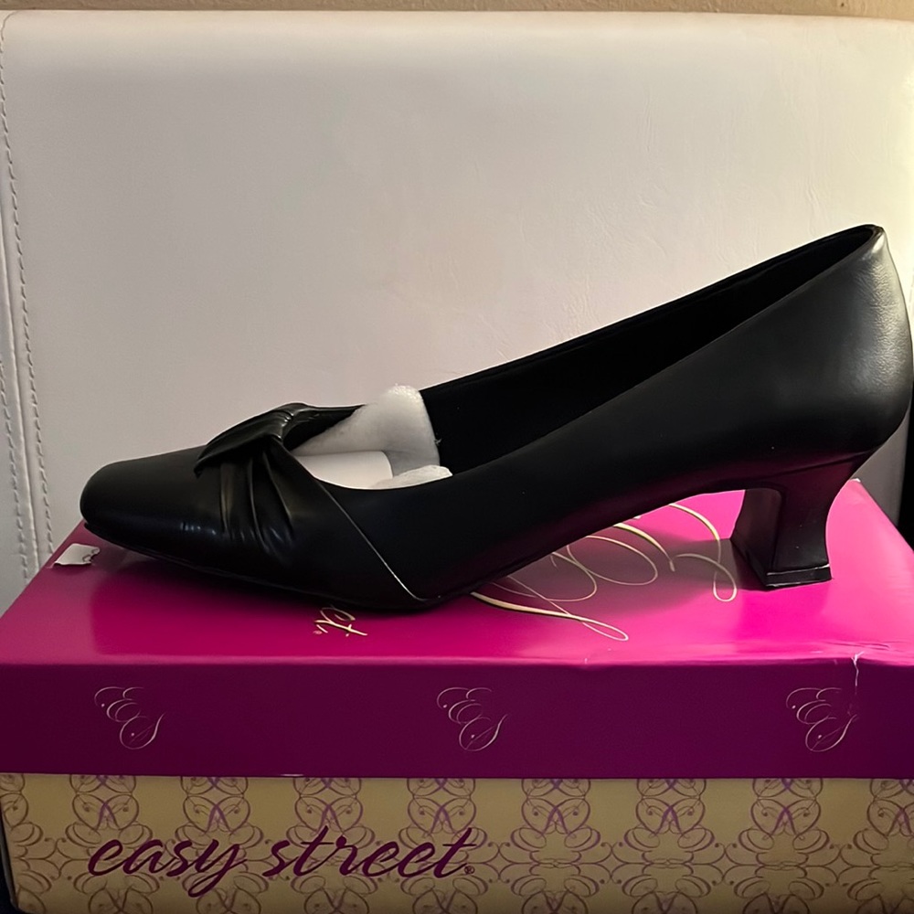 Easy Street Black Shoes